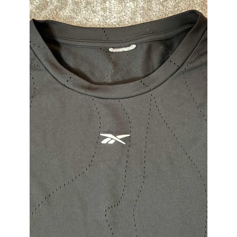 Reebok Women’s Black Breathable Crew Neck Athletic Tee Shirt Gym Logo - Picture 2 of 3
